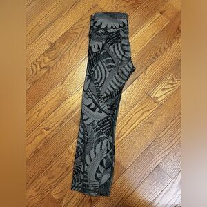 Athleta Cropped Leggings, Size M